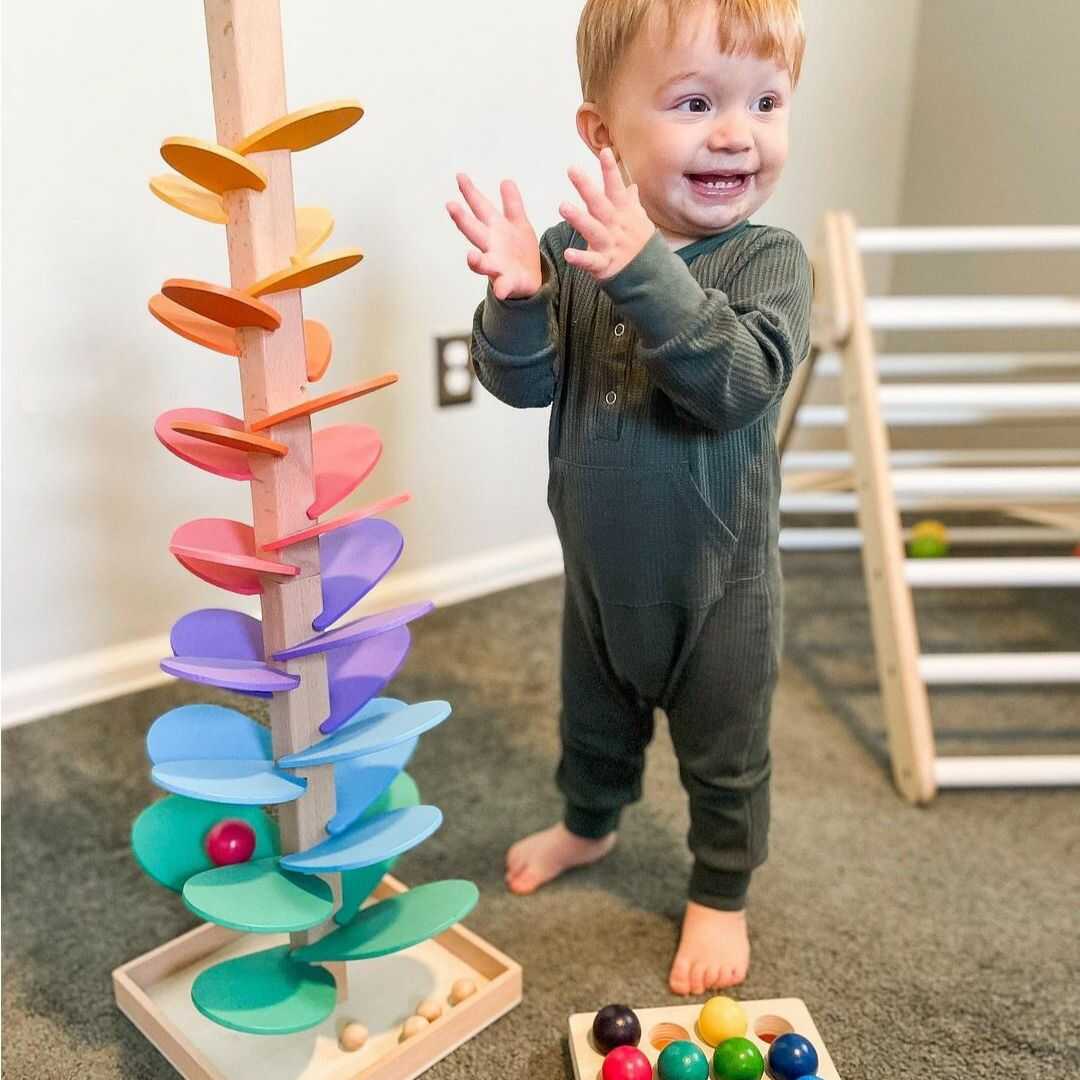 Regnbågsträd med kulbana – Träleksak med melodi för barn från 1 år