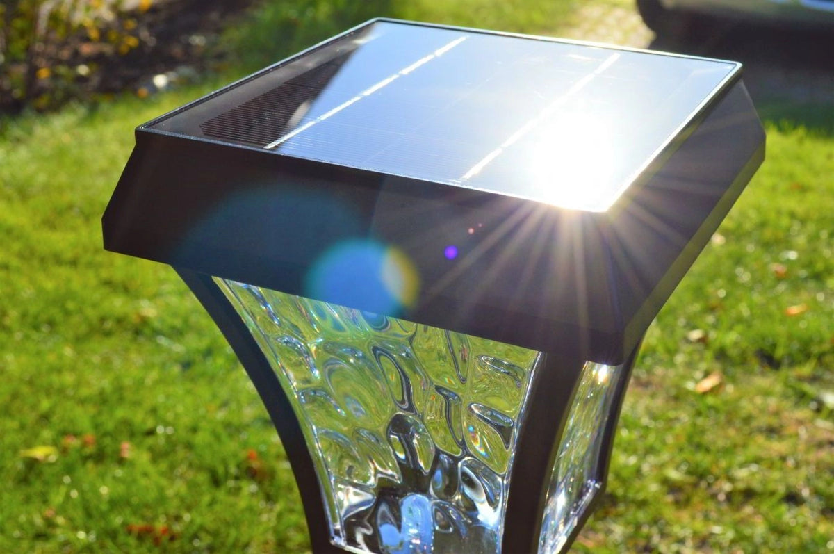 Solcellslampa med mönstrat glas – Kastar ljusmönster på marken