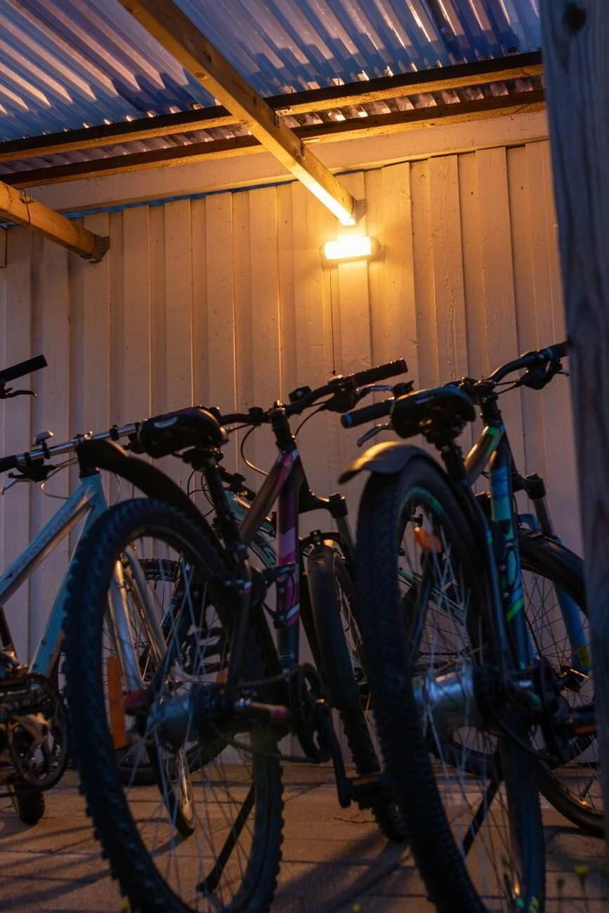 Solcellslampa till skjul och uthus – Dragsnöre och separat solpanel