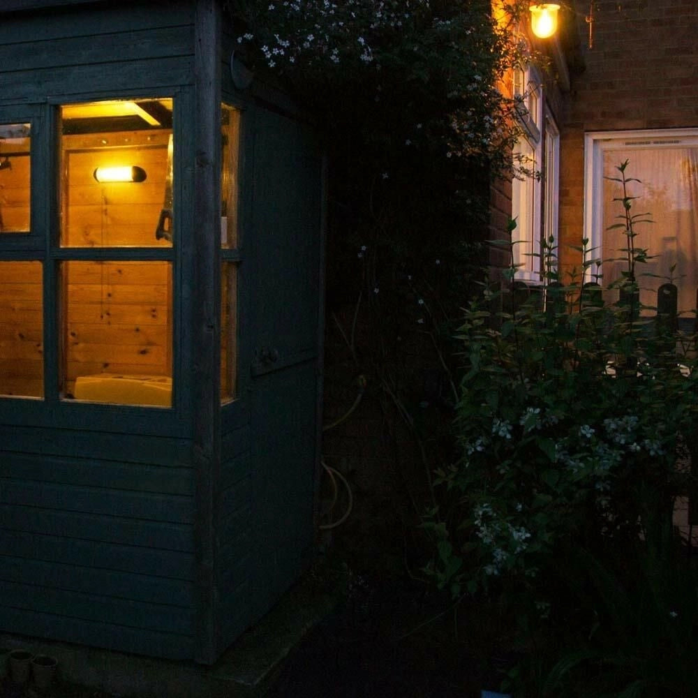 Solcellslampa till skjul och uthus – Dragsnöre och separat solpanel