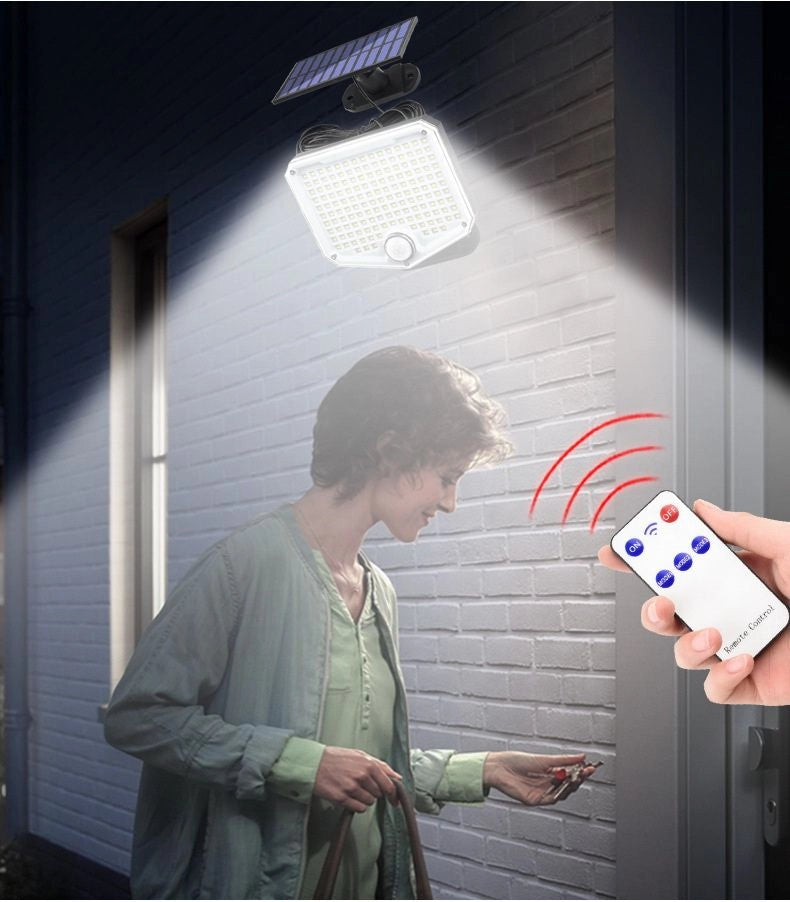Solcellsstrålkastare 320 lumen – Sensor, fjärrkontroll och 5 m panelkabel