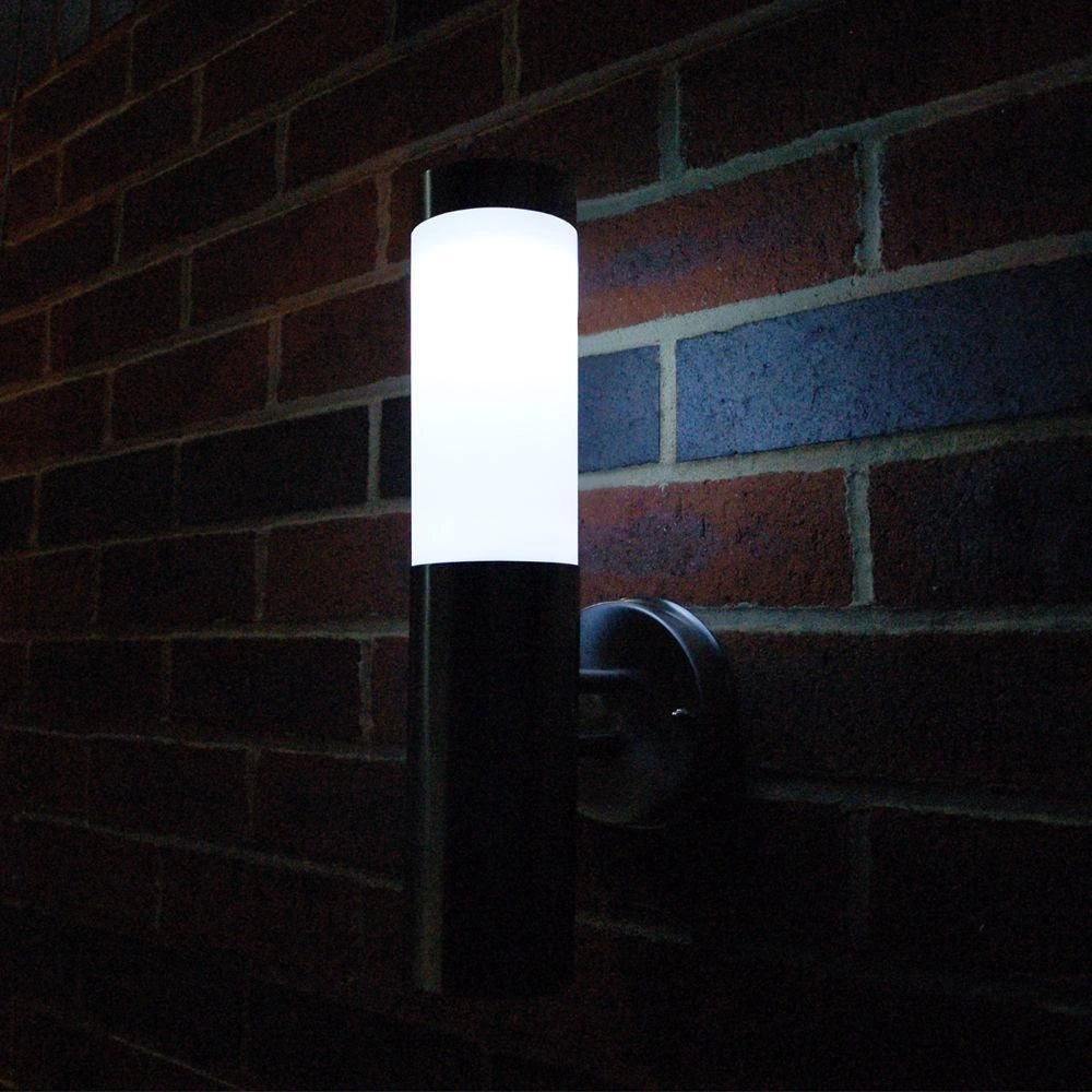Solcellsvägglampa i rostfritt stål – Smal 37 cm pelare med varmvitt ljus