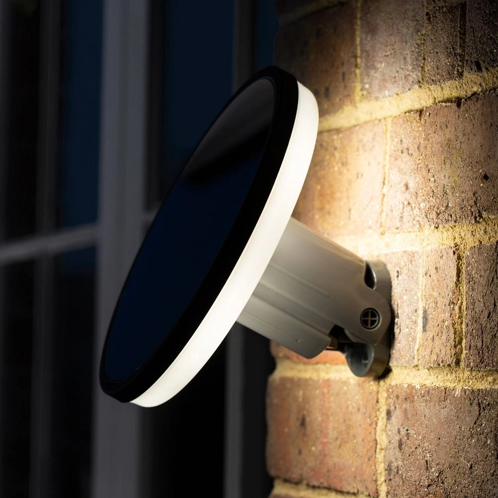 Solcellsvägglampa rund 150 lm – Designring med fjärrkontroll