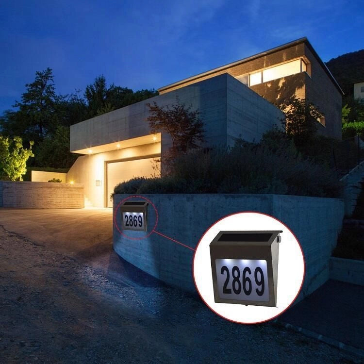Husnummer med solcellsbelysning – Lyser upp adressen automatiskt